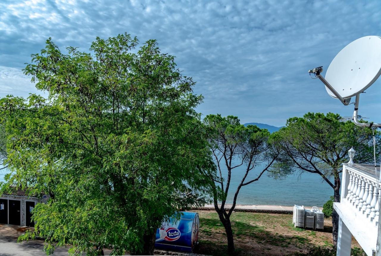Apartment Bor - On The Beach Malinska Kültér fotó