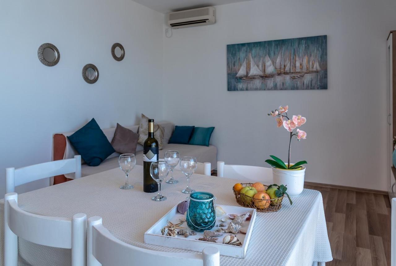 Apartment Bor - On The Beach Malinska Kültér fotó