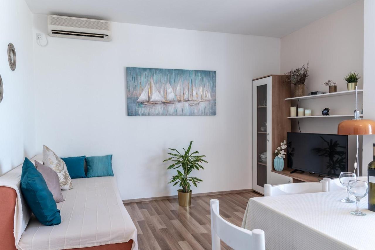 Apartment Bor - On The Beach Malinska Kültér fotó